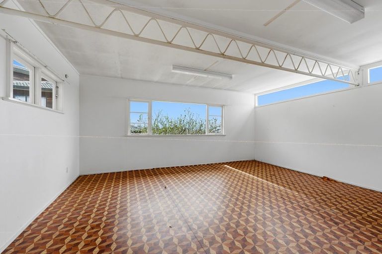 Photo of property in 24 Birkdale Road, Birkdale, Auckland, 0626