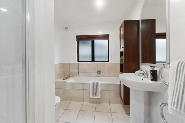 Photo of property in 1a Whitby Crescent, Mairangi Bay, Auckland, 0630