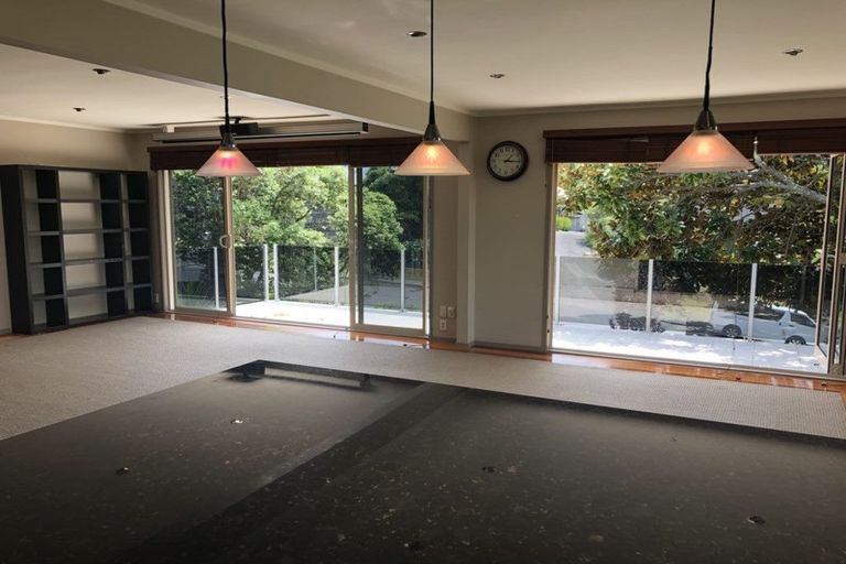 Photo of property in 8 Garmons Way, Castor Bay, Auckland, 0620
