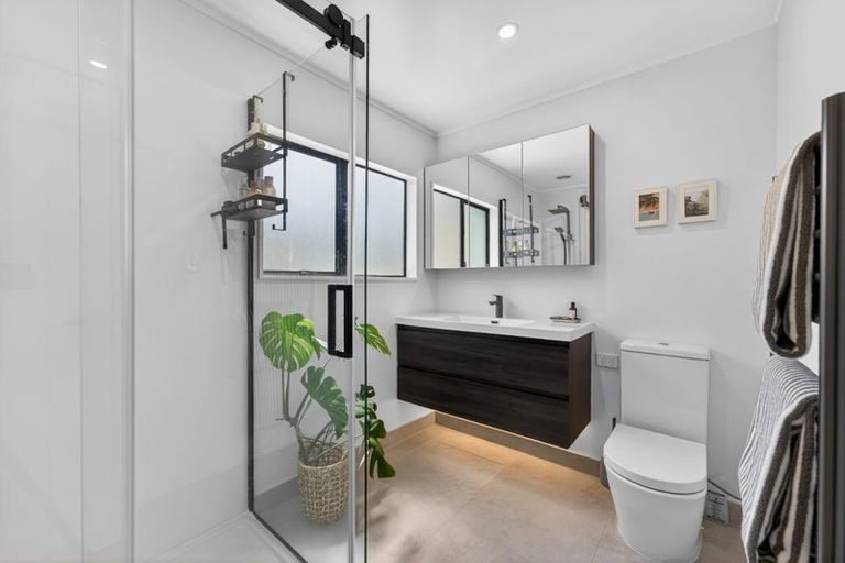 Photo of property in 2/31 Verran Road, Birkenhead, Auckland, 0626