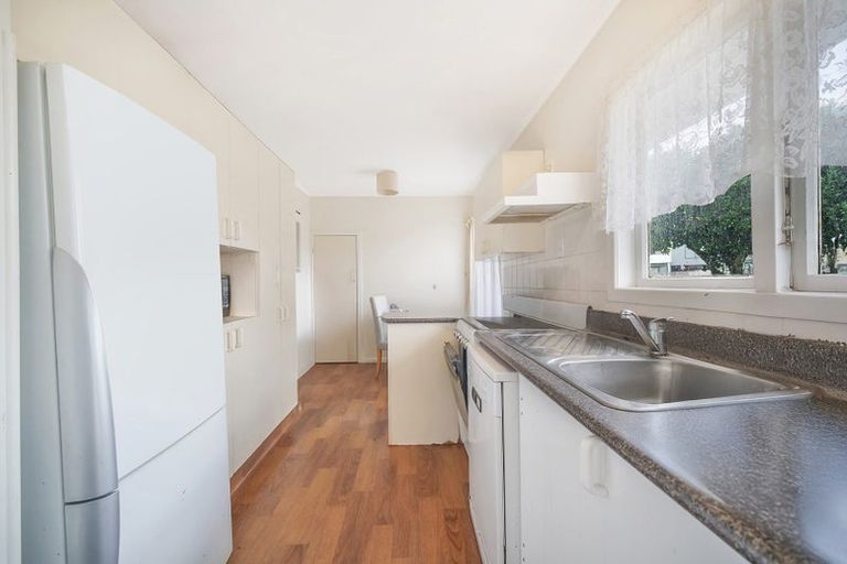Photo of property in 5 Shamrock Lane, Te Atatu Peninsula, Auckland, 0610