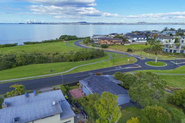 Photo of property in 49 Spinnaker Drive, Te Atatu Peninsula, Auckland, 0610