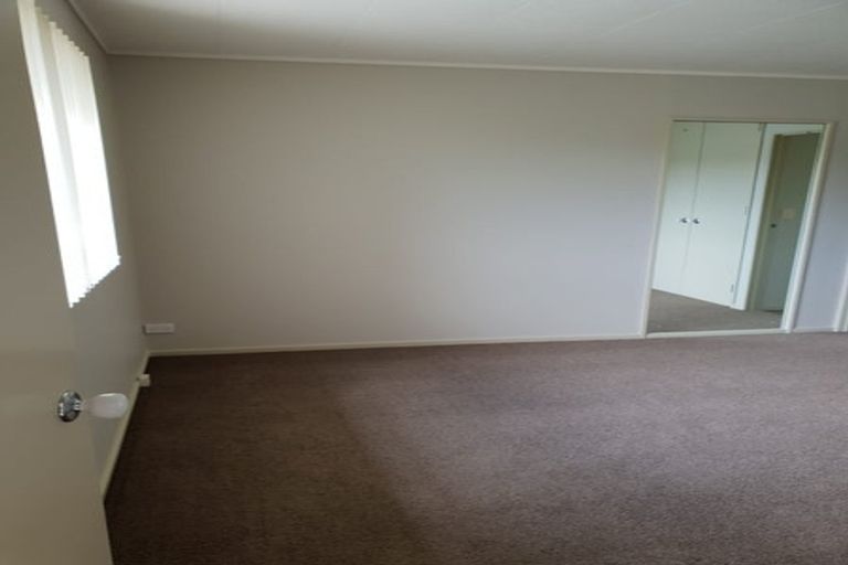 Photo of property in 17 Makiri Street, Helensville, 0800
