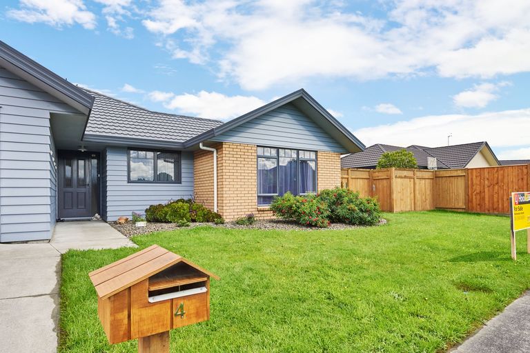 Photo of property in 4 Cleveland Heights, Kelvin Grove, Palmerston North, 4414
