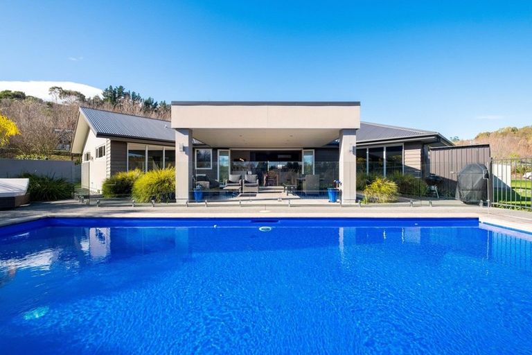 Photo of property in 43 Tauroa Valley Road, Havelock North, 4130