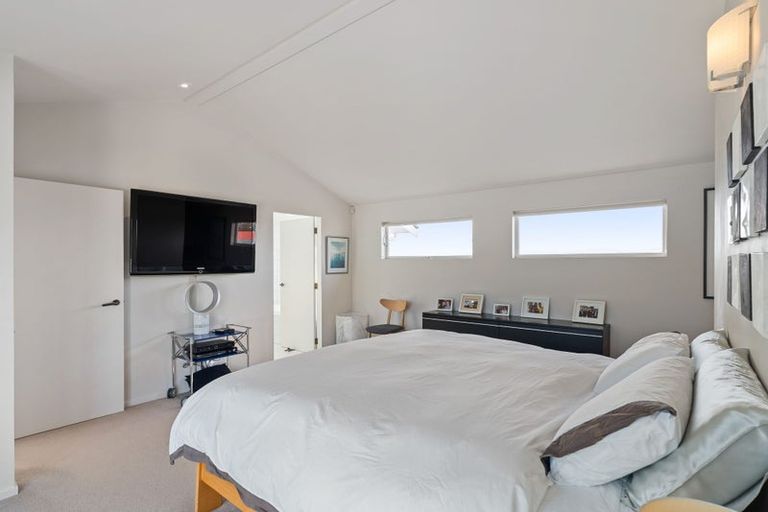 Photo of property in 52 Karepa Street, Brooklyn, Wellington, 6021