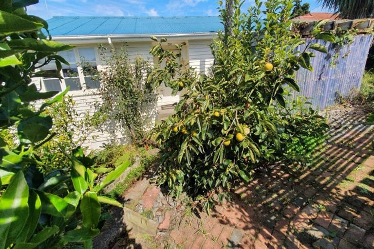 Photo of property in 22 Banks Street, Marfell, New Plymouth, 4310