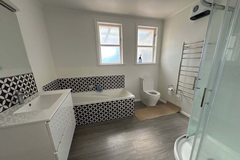 Photo of property in 3 Newcastle Street, Hokowhitu, Palmerston North, 4410