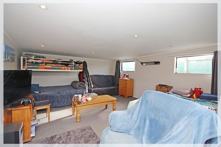 Photo of property in 12 Nuku Street, Tangimoana, 4822