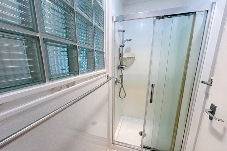 Photo of property in 24 Waitemata Road, Hauraki, Auckland, 0622