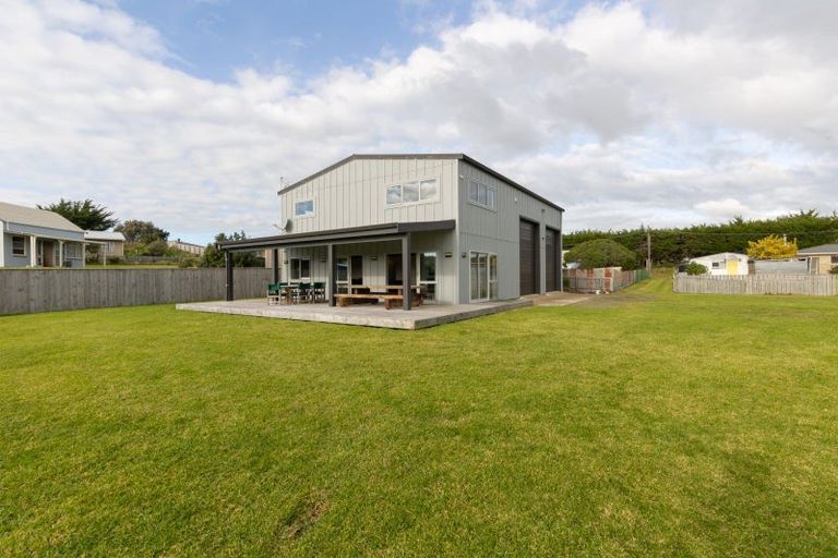 Photo of property in 79 Thomas Place, Foxton Beach, Foxton, 4815