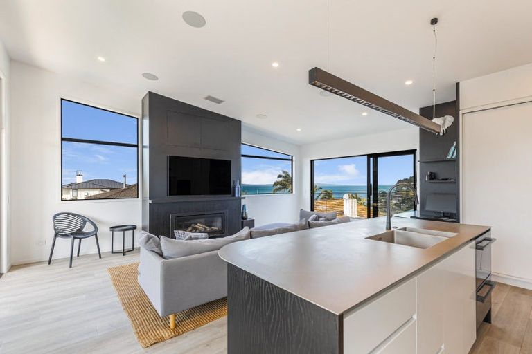 Photo of property in 39 Hyde Road, Rothesay Bay, Auckland, 0630