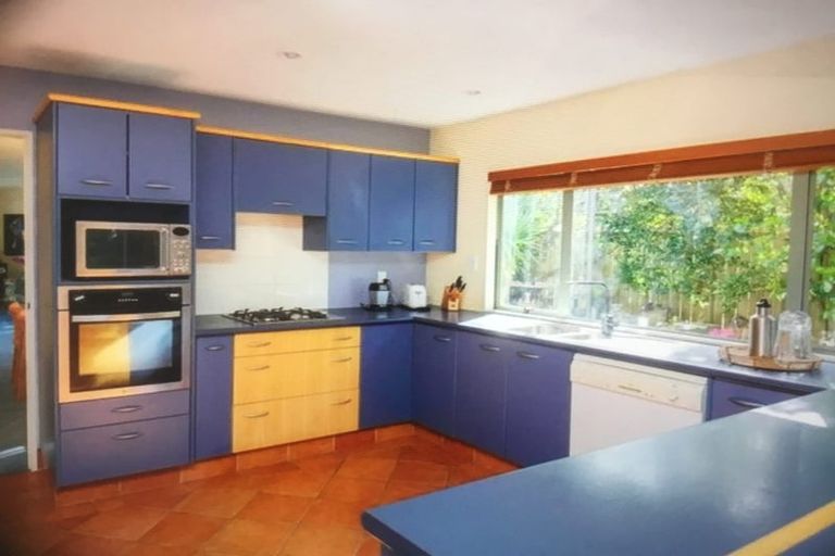 Photo of property in 6 Gresford Place, Churton Park, Wellington, 6037