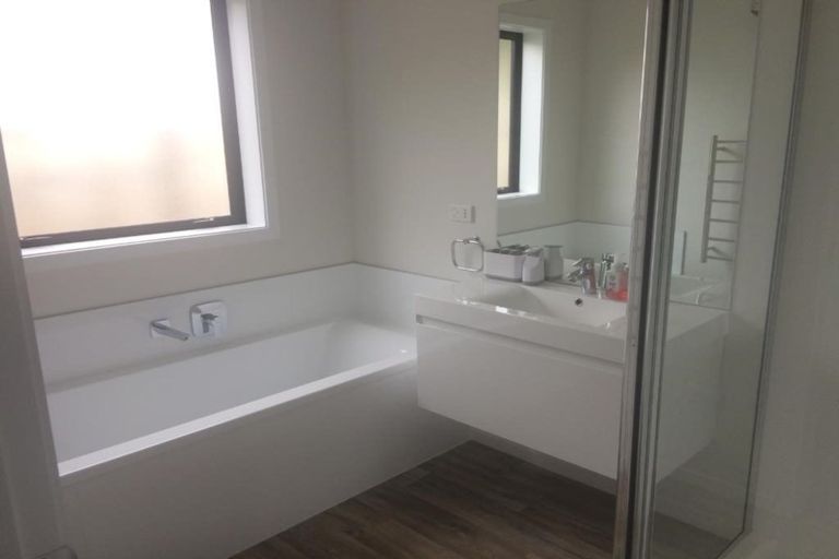 Photo of property in 46 Marbleleaf Lane, Albert Town, Wanaka, 9305