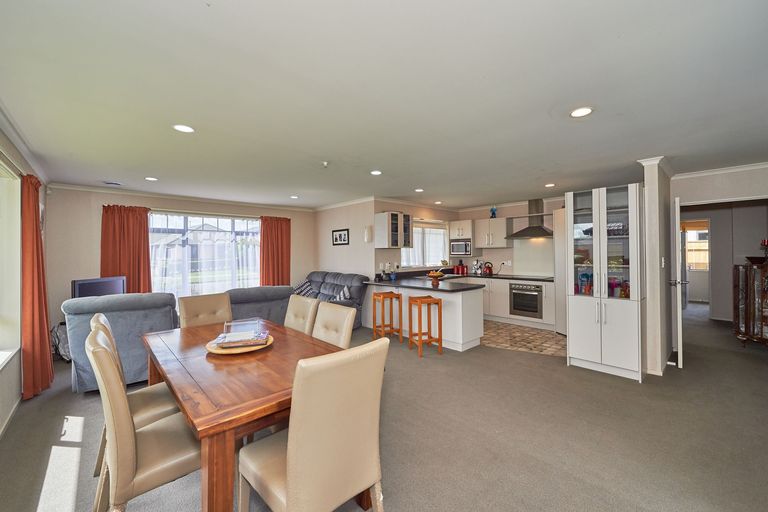 Photo of property in 4 Cleveland Heights, Kelvin Grove, Palmerston North, 4414