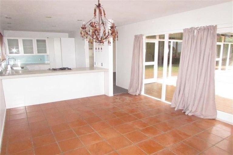 Photo of property in 46 Grenada Avenue, Forrest Hill, Auckland, 0620