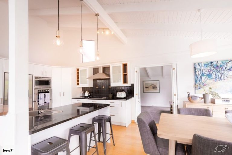 Photo of property in 19 Tiri View Place, Waiake, Auckland, 0630