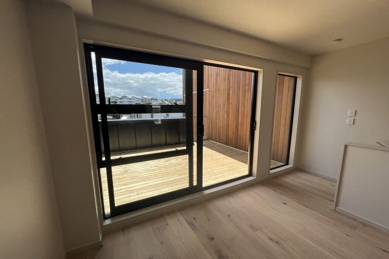 Photo of property in 13 Longshore Drive, Long Bay, Auckland, 0630