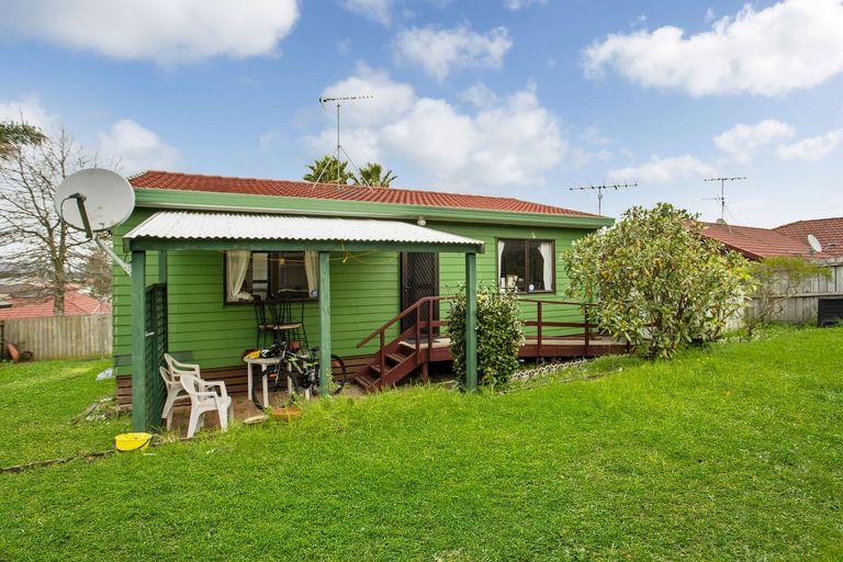 Photo of property in 2/12 Skelton Avenue, Randwick Park, Auckland, 2105