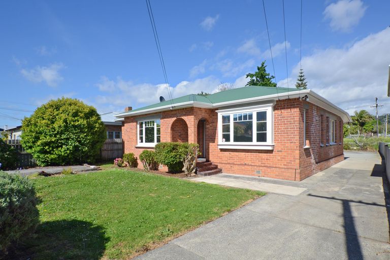 Photo of property in 5 Henry Street, Ebdentown, Upper Hutt, 5018