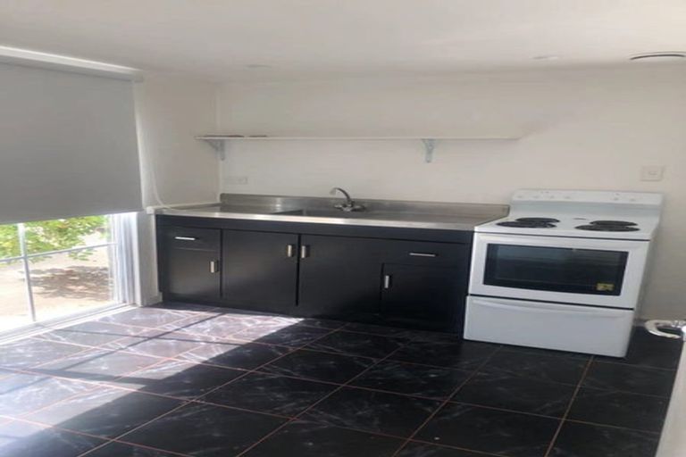 Photo of property in 536 Glenfield Road, Glenfield, Auckland, 0629