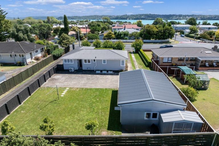 Photo of property in 5 Wallace Road, Mangere Bridge, Auckland, 2022
