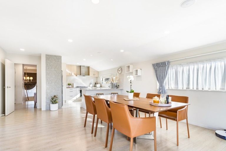 Photo of property in 9a Valron Road, Te Atatu South, Auckland, 0602