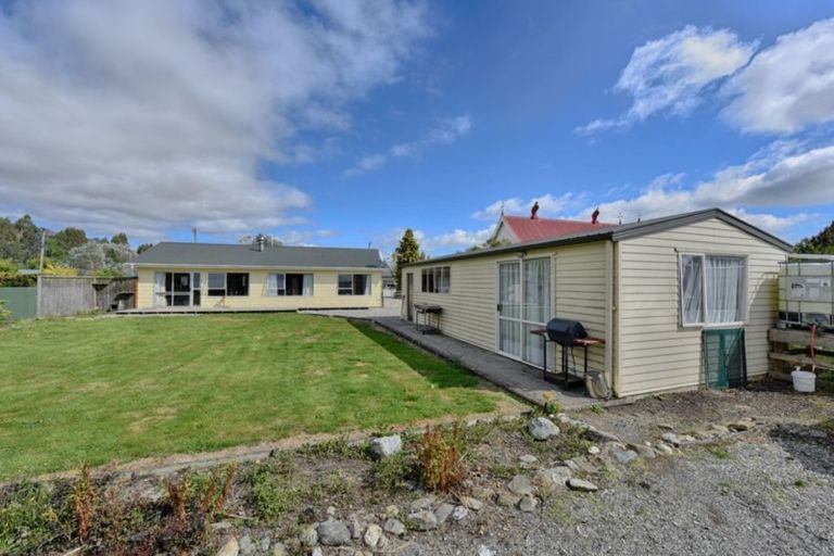 Photo of property in 49 Newburn Street, Waikaia, 9778