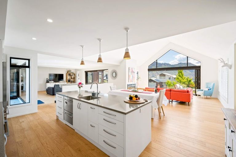 Photo of property in 11 Clutha Place, Wanaka, 9305