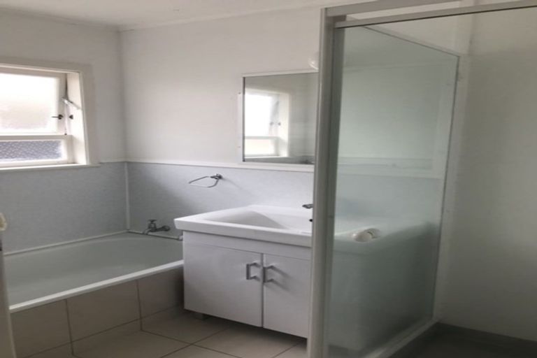 Photo of property in 2/75 Monarch Avenue, Hillcrest, Auckland, 0627