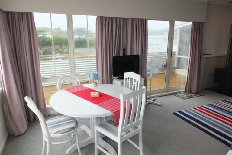 Photo of property in 10 Brown Terrace, Foxton Beach, Foxton, 4815
