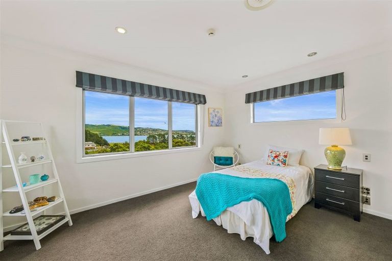 Photo of property in 1 Hollyford Place, Aotea, Porirua, 5024