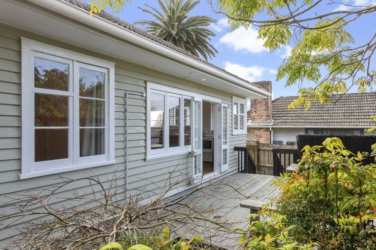 Photo of property in 90 Woodglen Road, Glen Eden, Auckland, 0602