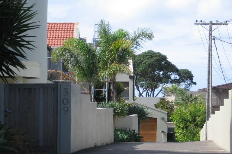 Photo of property in 3/309 Beach Road, Campbells Bay, Auckland, 0630