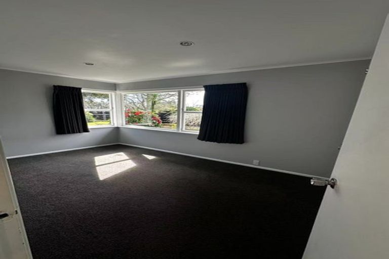 Photo of property in 120 Ennis Avenue, Pakuranga Heights, Auckland, 2010