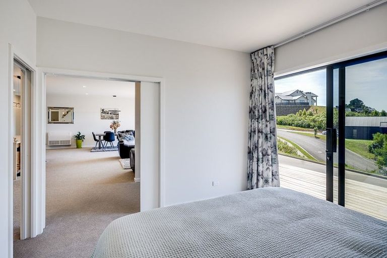Photo of property in 91 Oak Road, Poraiti, Napier, 4112