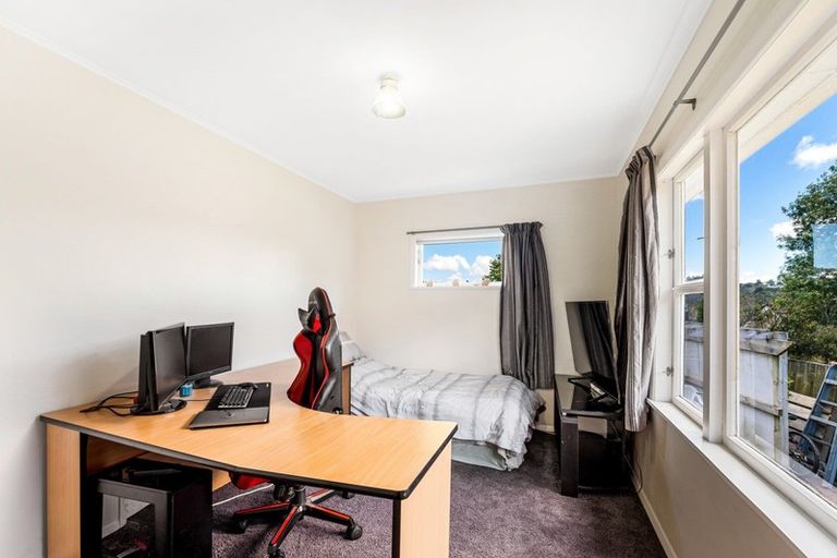 Photo of property in 28 Lowry Crescent, Stokes Valley, Lower Hutt, 5019