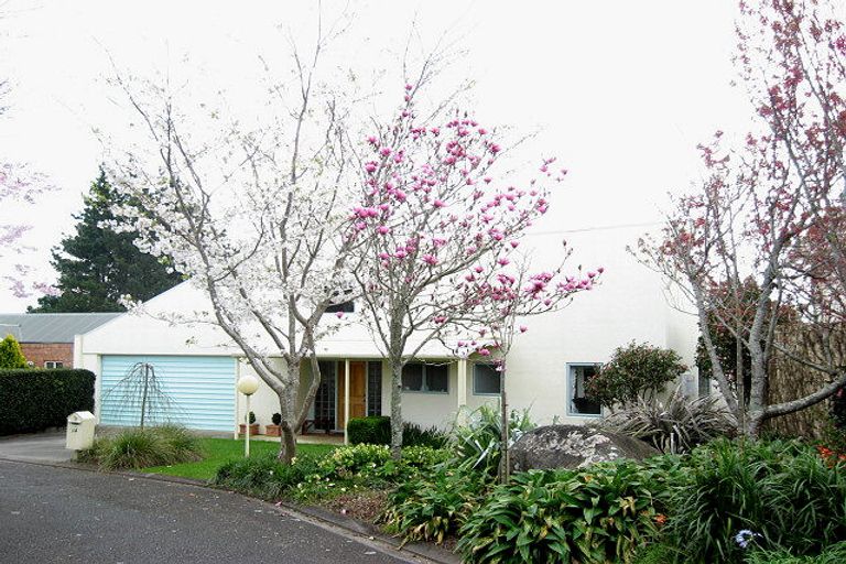 Photo of property in 14 Del Mar Place, Merrilands, New Plymouth, 4312