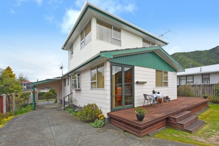 Photo of property in 4 Denver Grove, Totara Park, Upper Hutt, 5018