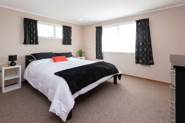 Photo of property in 69 Lewisham Street, Highland Park, Auckland, 2010