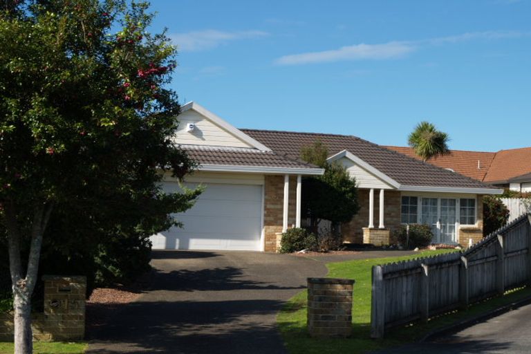 Photo of property in 15 Mt Blanc Place, Northpark, Auckland, 2013