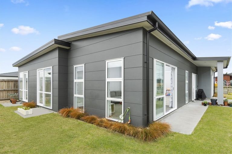 Photo of property in 14 Awatira Drive, Papamoa Beach, Papamoa, 3118