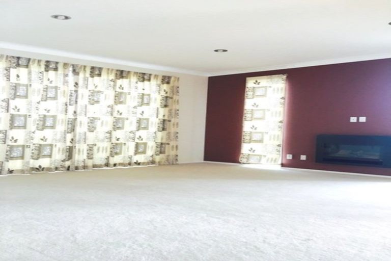 Photo of property in 8 Mulroy Place, Pinehill, Auckland, 0632