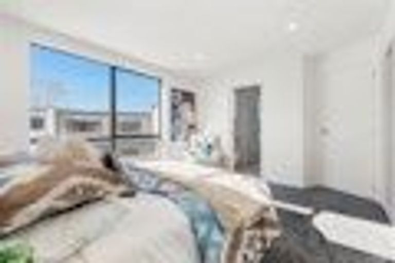 Photo of property in 2 Ingham Court, Fairview Heights, Auckland, 0632