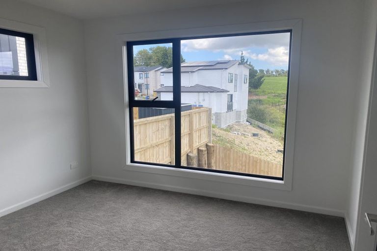 Photo of property in 3 Kautawa Lane, Massey, 0614