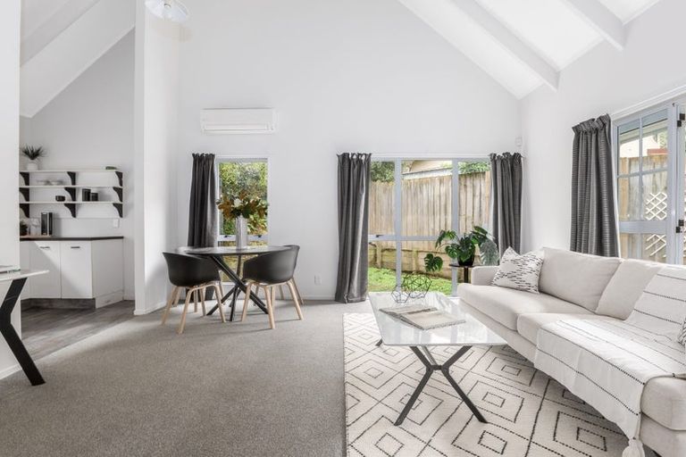 Photo of property in 2/54 Hungerford Road, Houghton Bay, Wellington, 6023