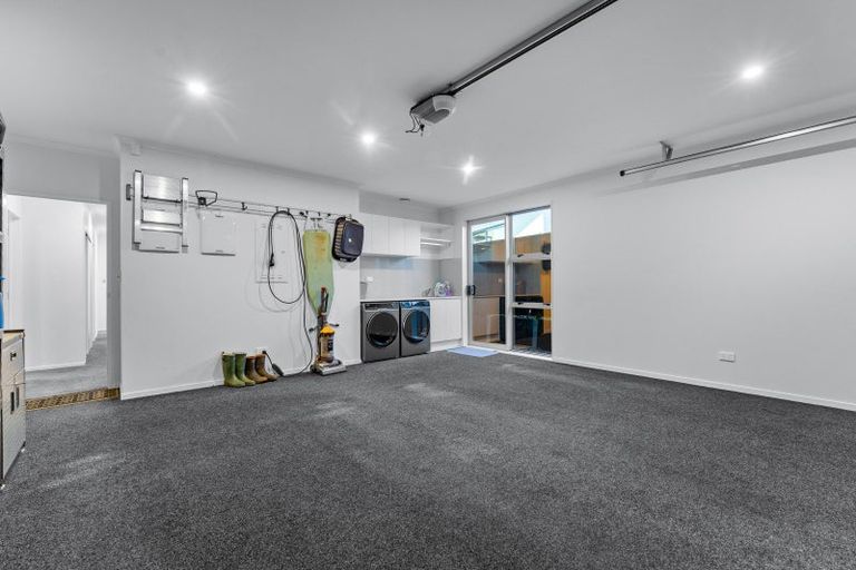 Photo of property in 15 Taikura Avenue, Red Beach, 0932