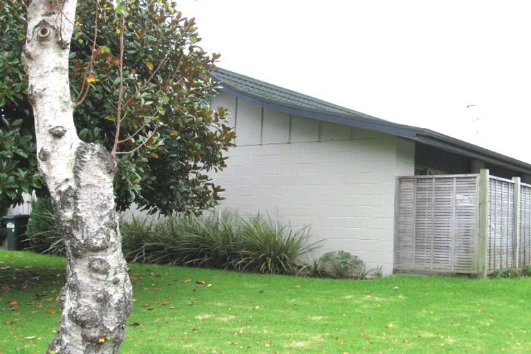 Photo of property in 13 Ganymede Place, Half Moon Bay, Auckland, 2012