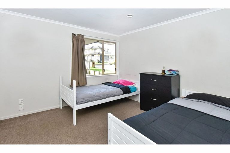 Photo of property in 14 Nicholas Gibbons Drive, Clendon Park, Auckland, 2103