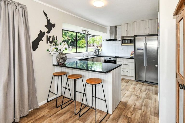 Photo of property in 9 Rarahu Place, The Gardens, Auckland, 2105